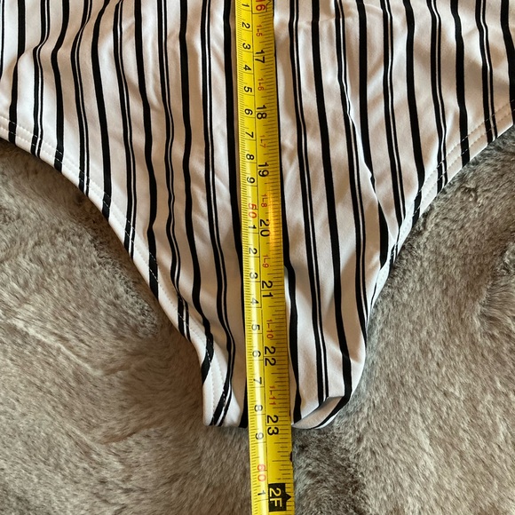 O’neill one piece swimsuit, halter top, black and white. XS. Never worn. - Picture 10 of 10